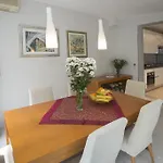 Daire Deluxe Lea With Large Garden *