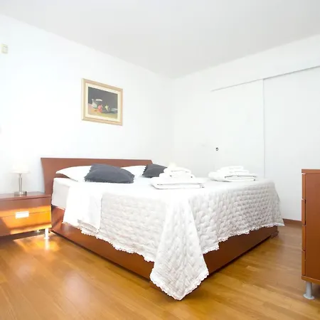 Deluxe Lea With Large Garden * 스플리트