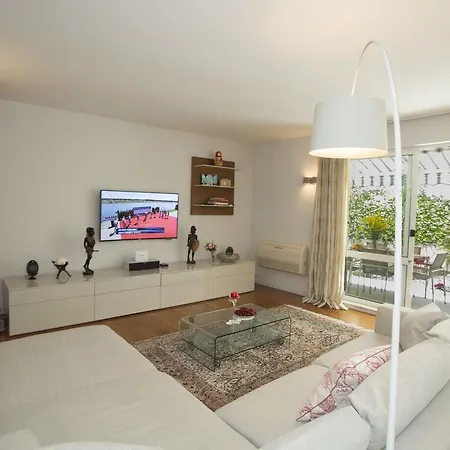 Deluxe Lea With Large Garden Apartman Split