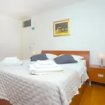 Deluxe Lea With Large Garden Appartement
