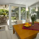 Deluxe Lea With Large Garden Appartement