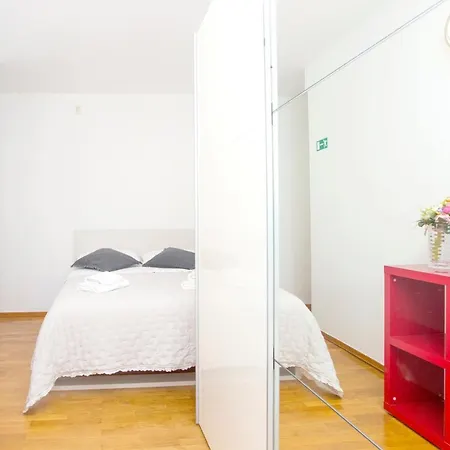 Deluxe Lea With Large Garden Appartement Split