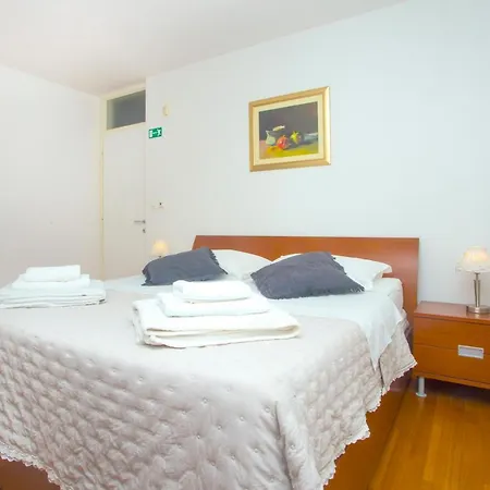 Deluxe Lea With Large Garden Апартаменты