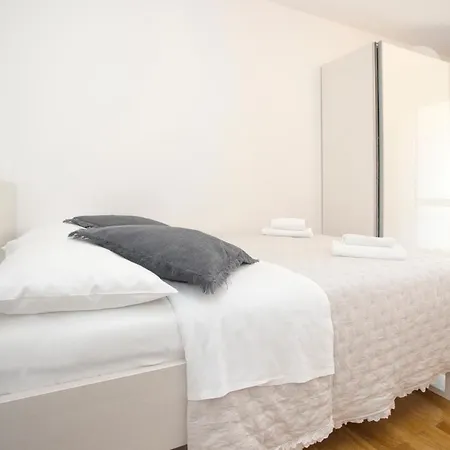 Deluxe Lea With Large Garden Сплит