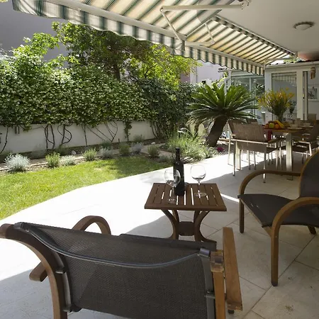 Deluxe Lea With Large Garden Апартаменты