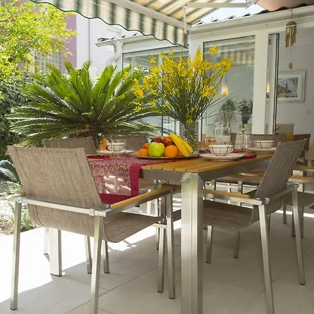 Deluxe Lea With Large Garden Апартаменты *