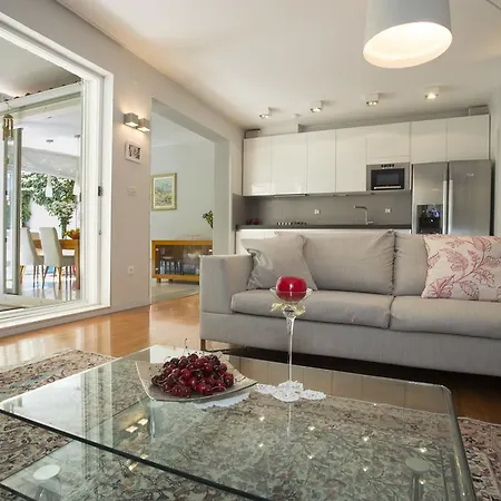 Deluxe Lea With Large Garden Апартаменты