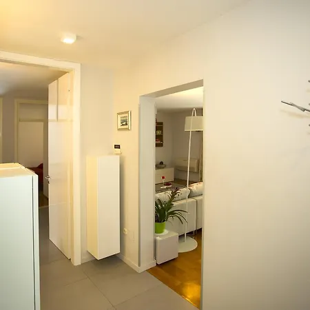 Deluxe Lea With Large Garden * ספליט