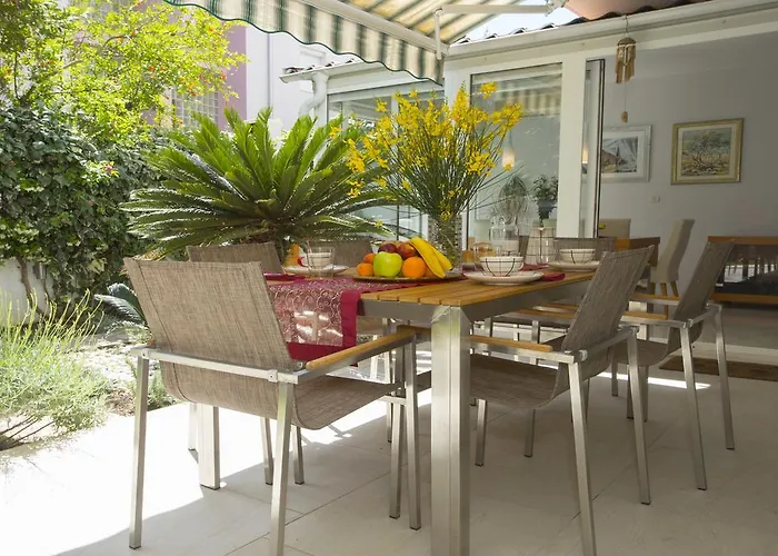 Deluxe Lea With Large Garden Lägenhet *