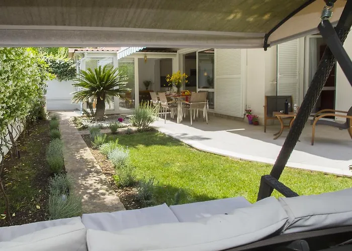 Deluxe Lea With Large Garden